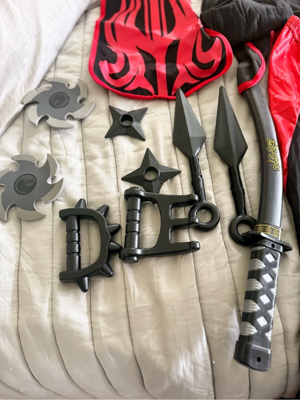 Ninja Kids Costume - Red and Black Hooded Outfit (Small 5-7 yrs)